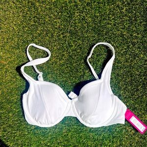 ⭐️SOLD⭐️ White Women's Bikini top